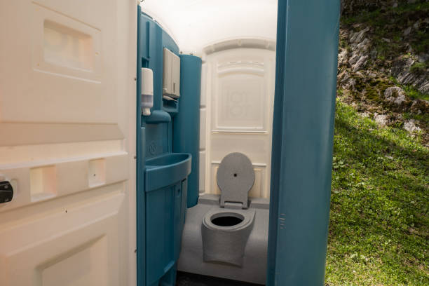 Best Portable restroom trailer rental  in Bloomfield, NY